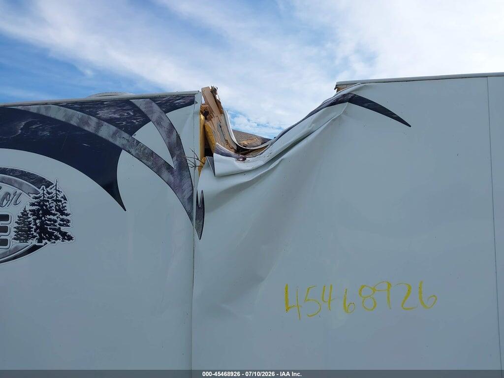 1D9BL1615AB537570 2010 ARCTIC LODGE FOUR SEASON SUPERIOR 16 FISH HOUSE TOY HAULER photo no. 6