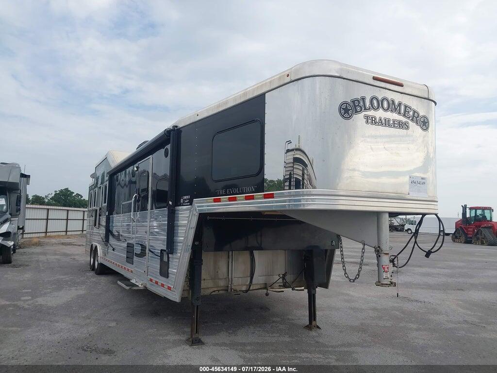 1B9BG3123ES511145 2014 BLOOMER TRAILER MANU 32X9 HORSE TRAILER photo no. 1