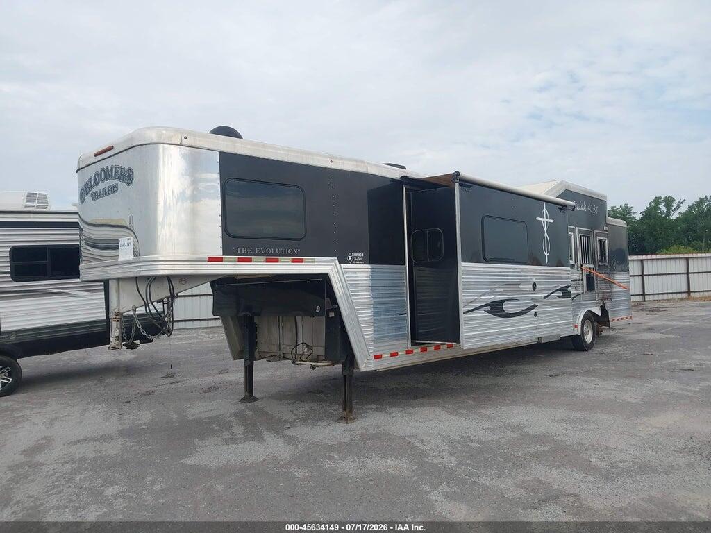 1B9BG3123ES511145 2014 BLOOMER TRAILER MANU 32X9 HORSE TRAILER photo no. 2