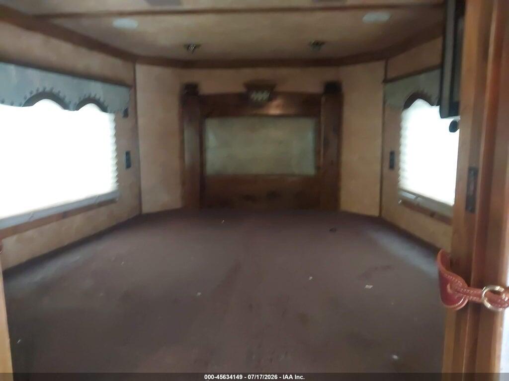 1B9BG3123ES511145 2014 BLOOMER TRAILER MANU 32X9 HORSE TRAILER photo no. 5