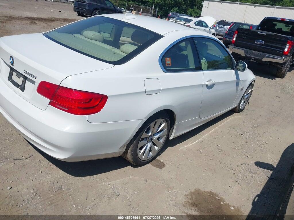 WBAKF5C52BE586571 2011 BMW 328I photo no. 4