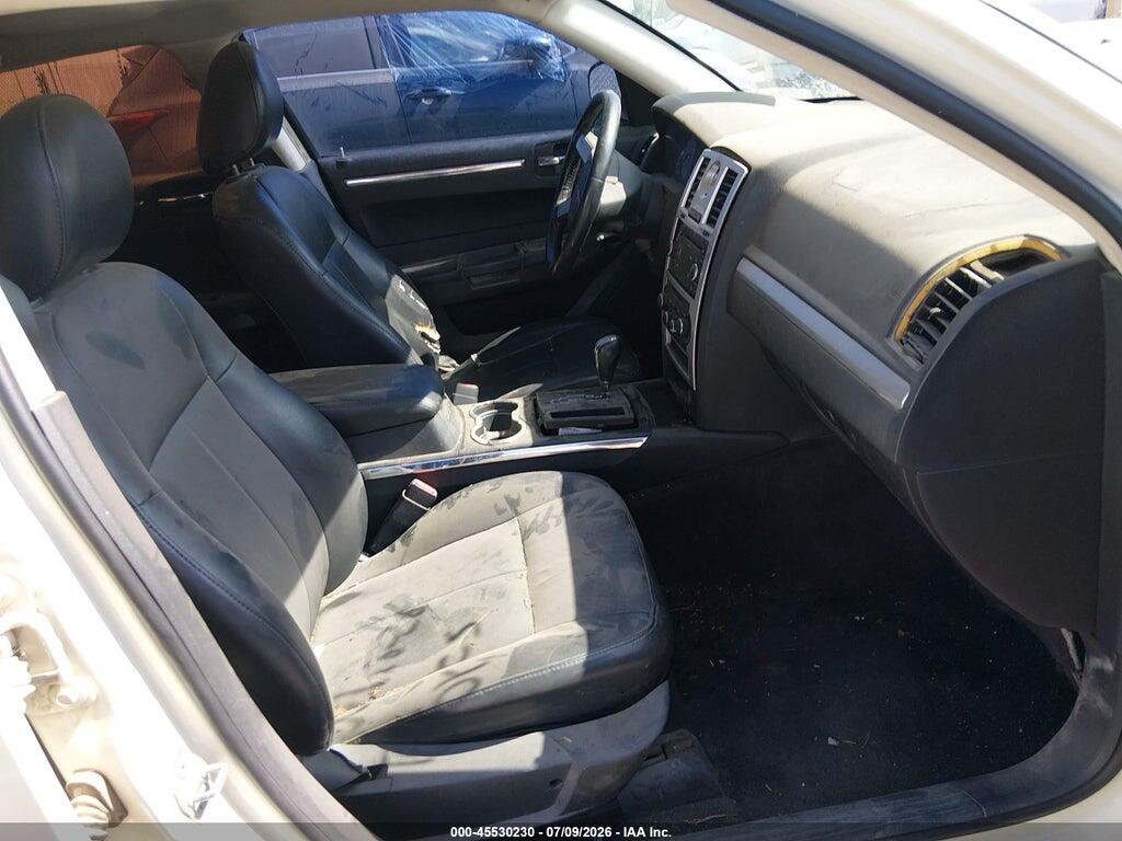2C3CA5CV1AH206413 2010 CHRYSLER 300 photo no. 5