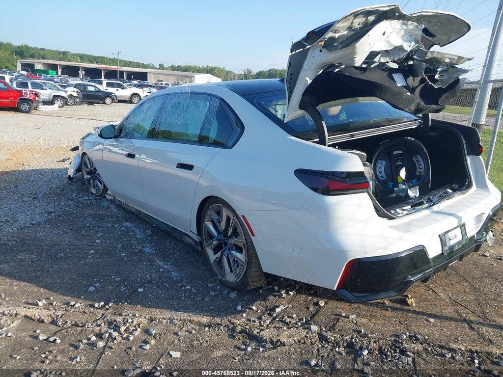 WBA23EH01PCN26385 2023 BMW 740 photo no. 3
