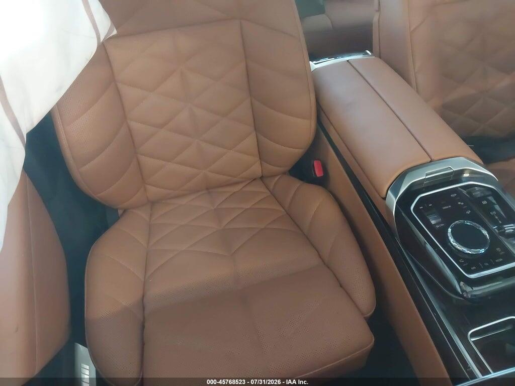 WBA23EH01PCN26385 2023 BMW 740 photo no. 5