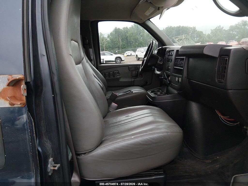 1GCWGFCA7B1155073 2011 CHEVROLET EXPRESS 2500 photo no. 5