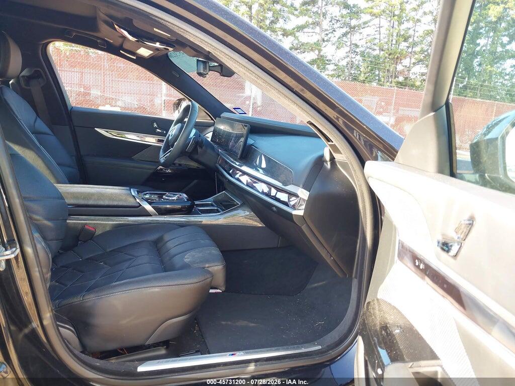 WBA33EJ05PCL83682 2023 BMW 760 photo no. 5