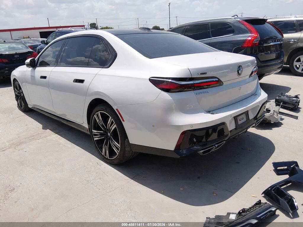 WBA33EJ03PCL47330 2023 BMW 760 photo no. 3