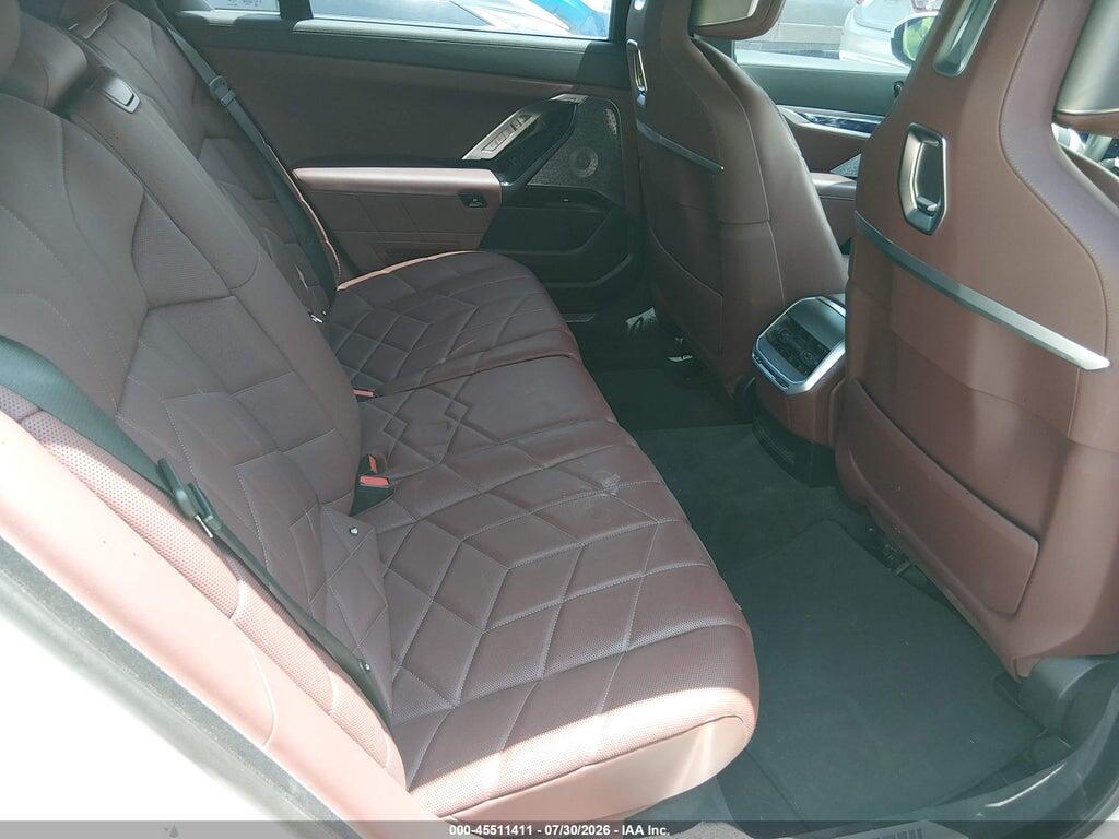 WBA33EJ03PCL47330 2023 BMW 760 photo no. 8