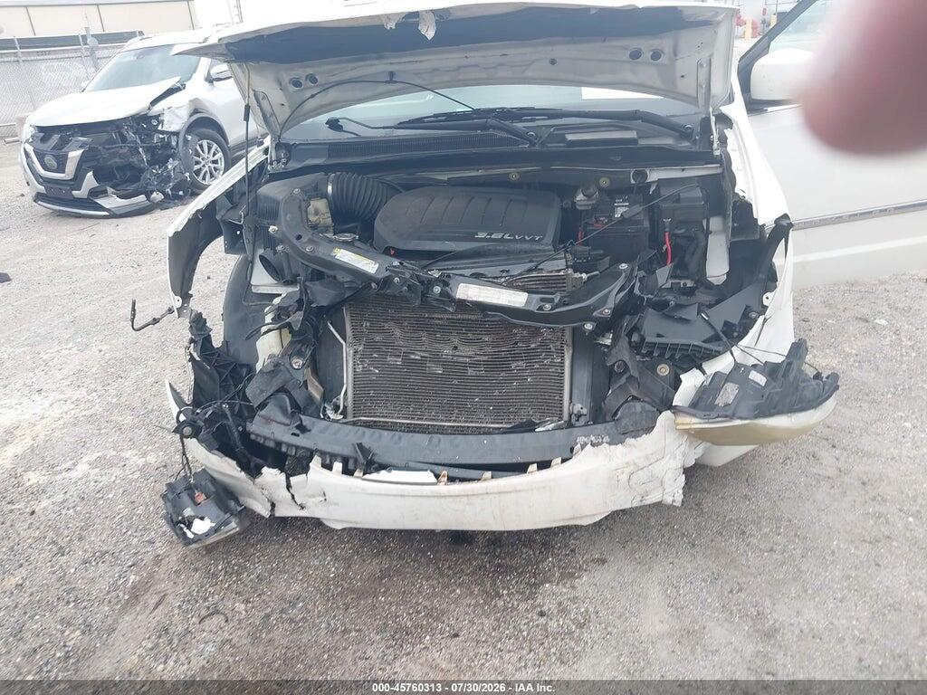 2A4RR5DG1BR638357 2011 CHRYSLER TOWN & COUNTRY photo no. 6