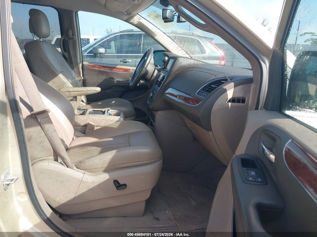2A4RR8DG5BR758129 2011 CHRYSLER TOWN & COUNTRY photo no. 5