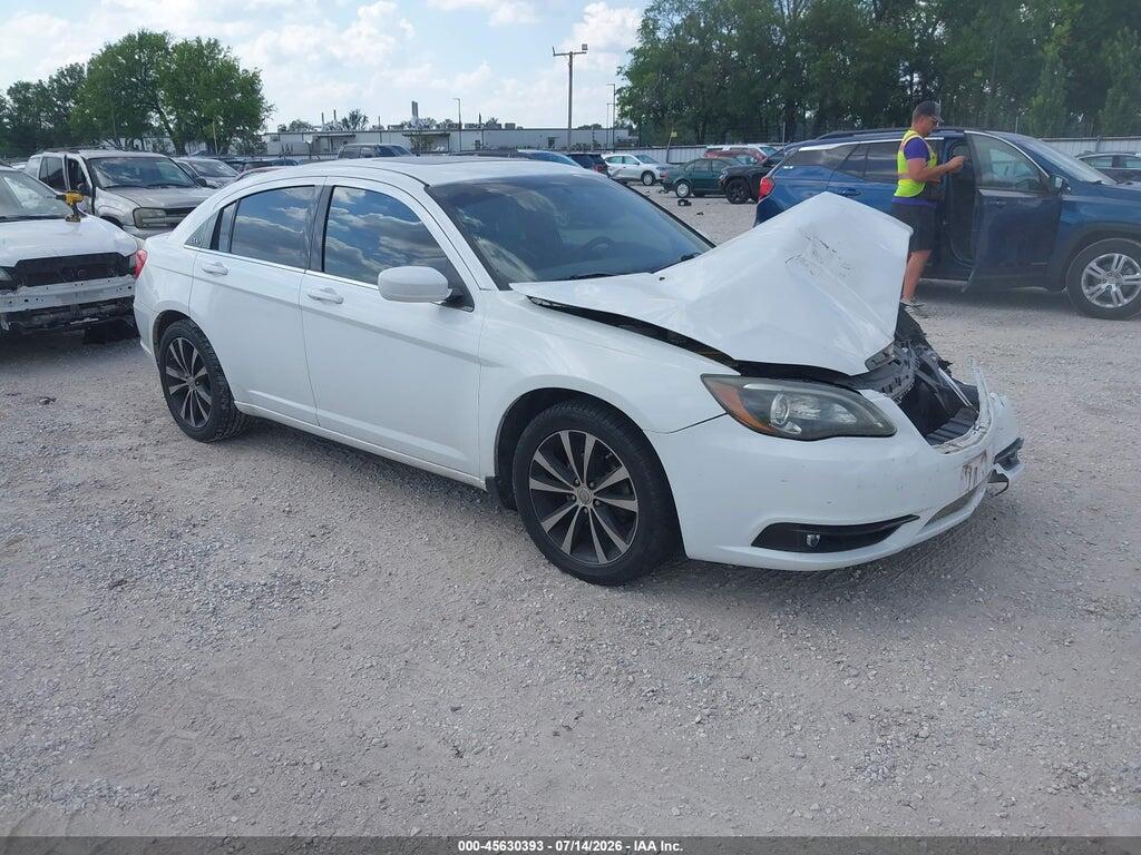 1C3BC8FGXBN567586 2011 CHRYSLER 200 photo no. 1