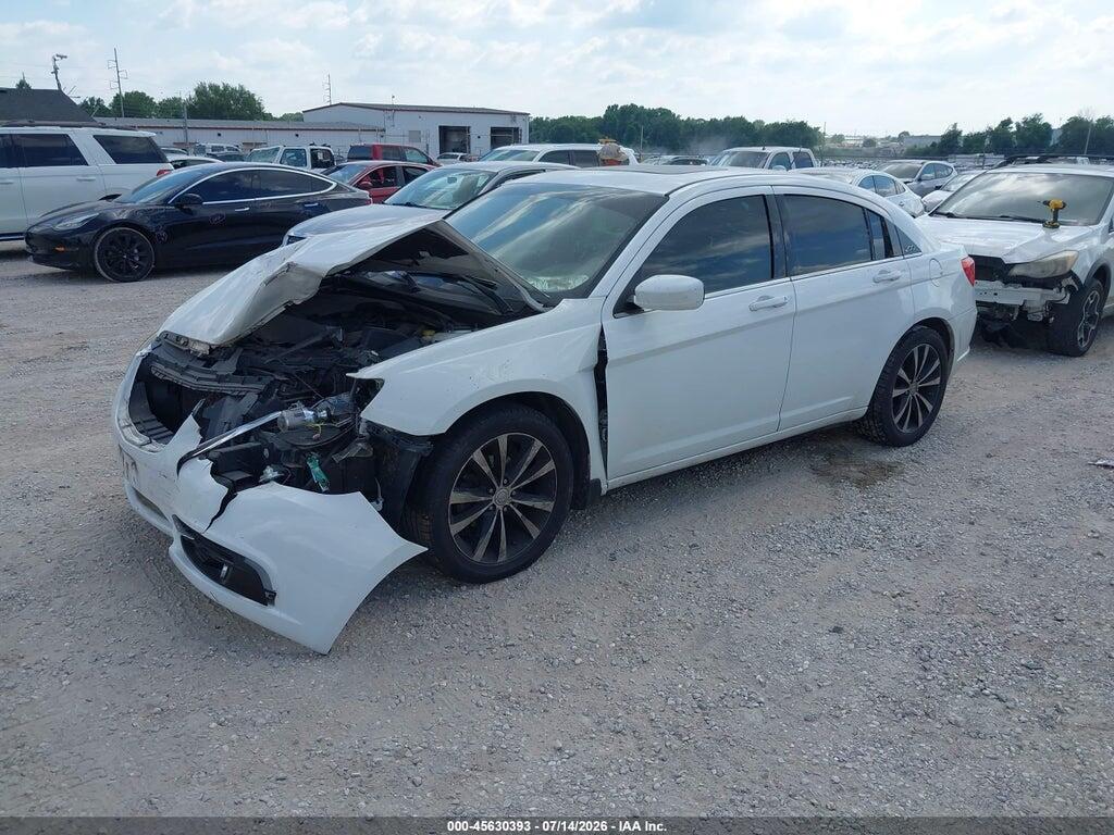 1C3BC8FGXBN567586 2011 CHRYSLER 200 photo no. 2
