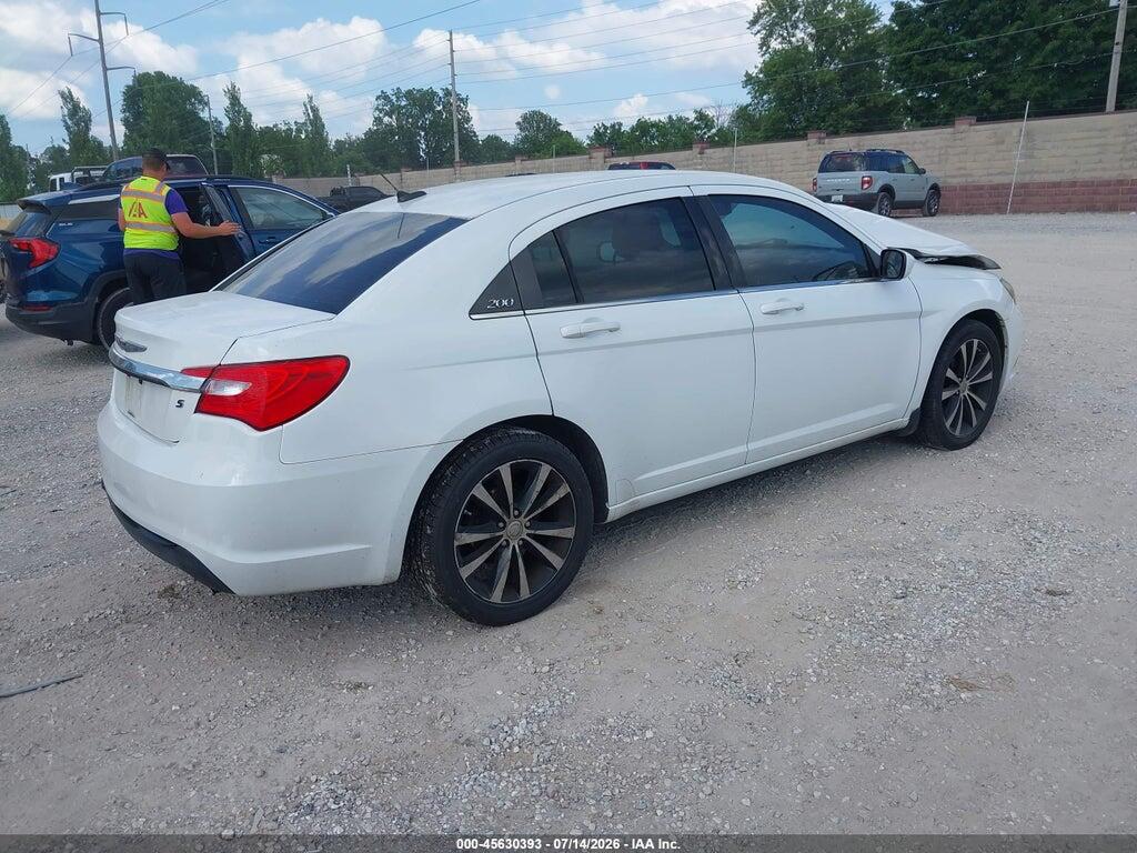 1C3BC8FGXBN567586 2011 CHRYSLER 200 photo no. 4