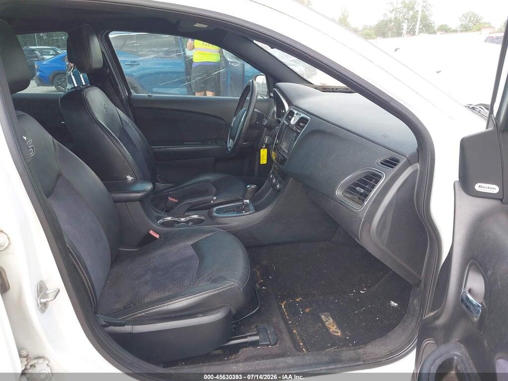 1C3BC8FGXBN567586 2011 CHRYSLER 200 photo no. 5