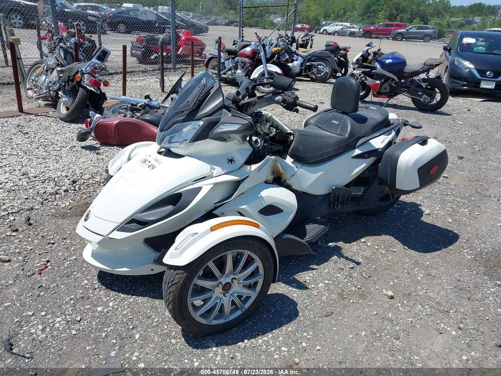 2BXNCBC16DX003808 2013 CAN-AM SPYDER ROADSTER photo no. 2