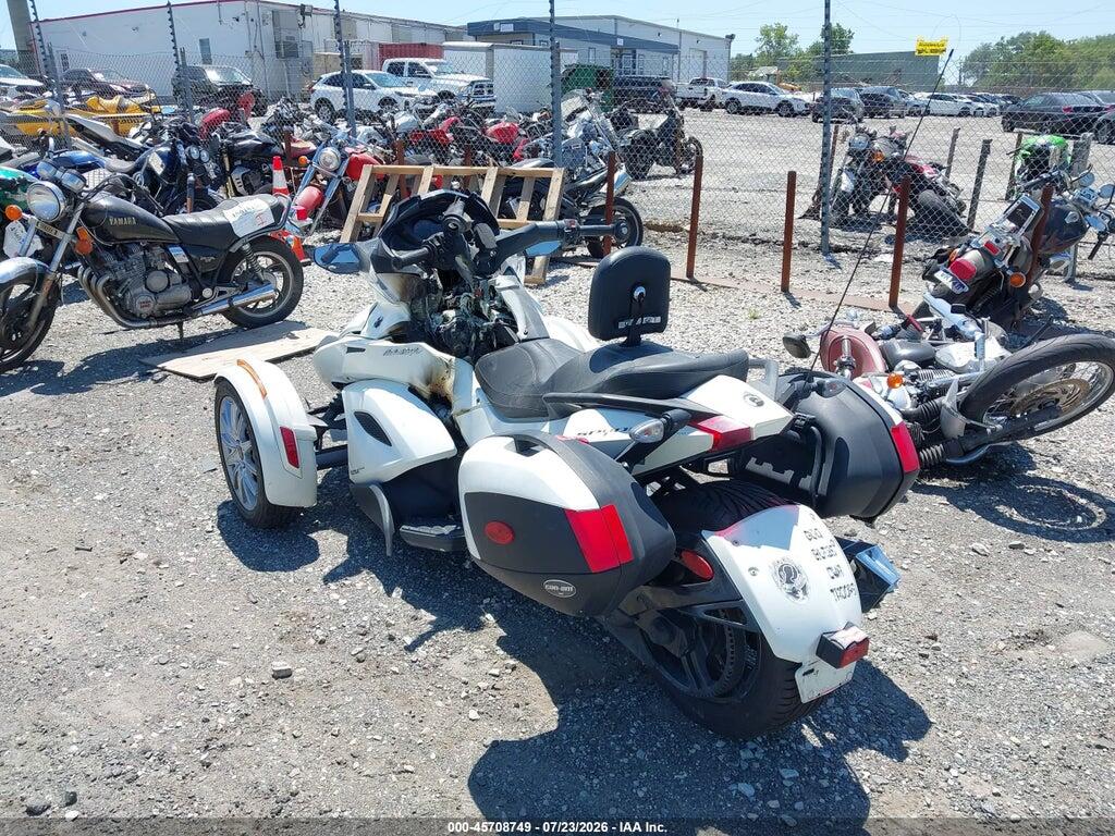 2BXNCBC16DX003808 2013 CAN-AM SPYDER ROADSTER photo no. 3