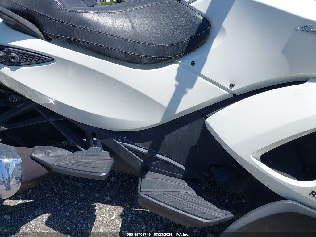 2BXNCBC16DX003808 2013 CAN-AM SPYDER ROADSTER photo no. 8