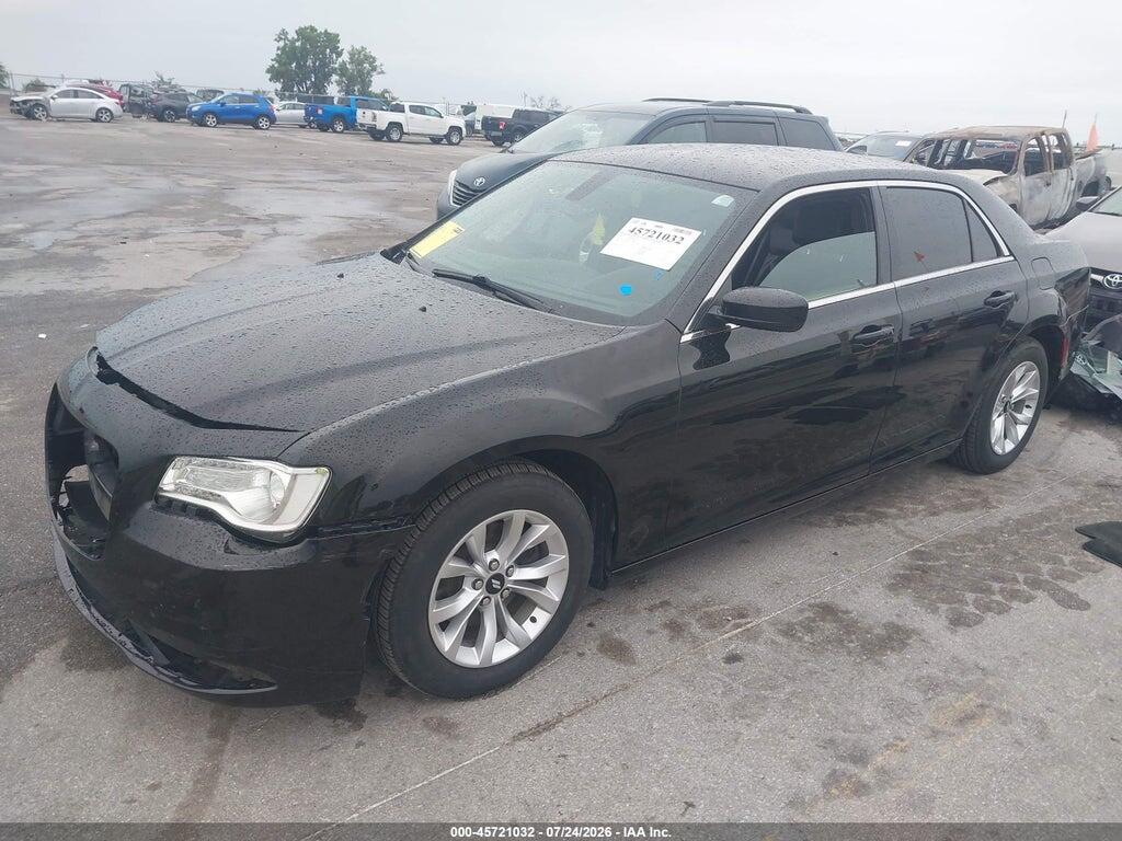 2C3CCAAG5JH320583 2018 CHRYSLER 300 photo no. 2
