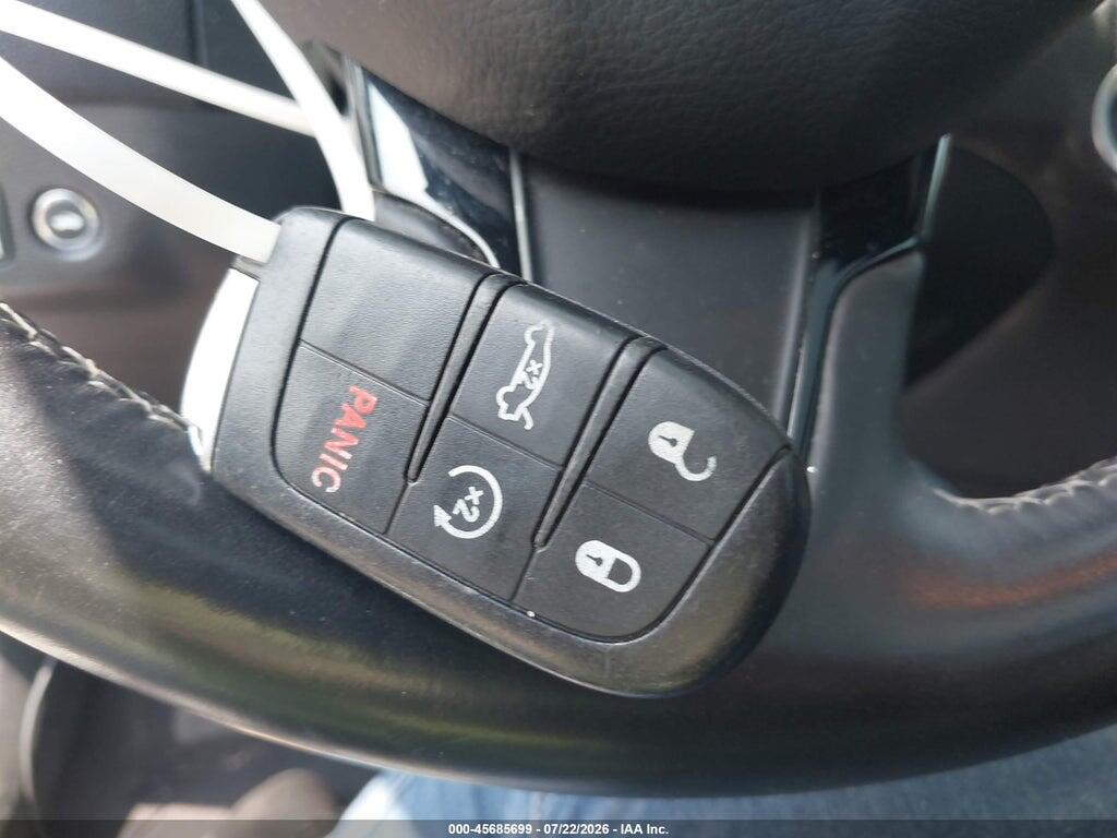 2C3CCAGG1JH296614 2018 CHRYSLER 300 photo no. 11