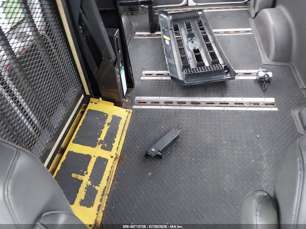 1FTNE2EW5ADA32582 2010 FORD E-250 photo no. 8