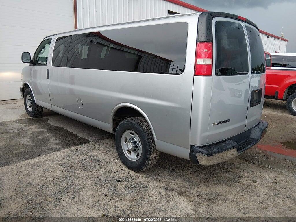 1GAZGPFG7H1301041 2017 CHEVROLET EXPRESS 3500 photo no. 3