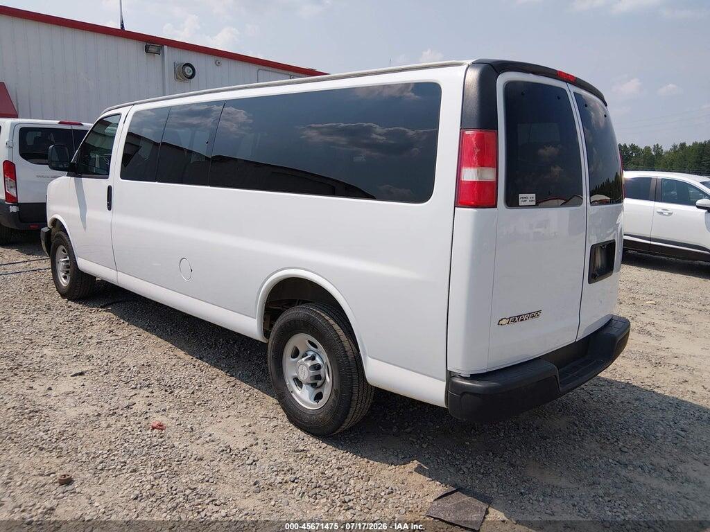 1GAZGNFGXH1294705 2017 CHEVROLET EXPRESS 3500 photo no. 3