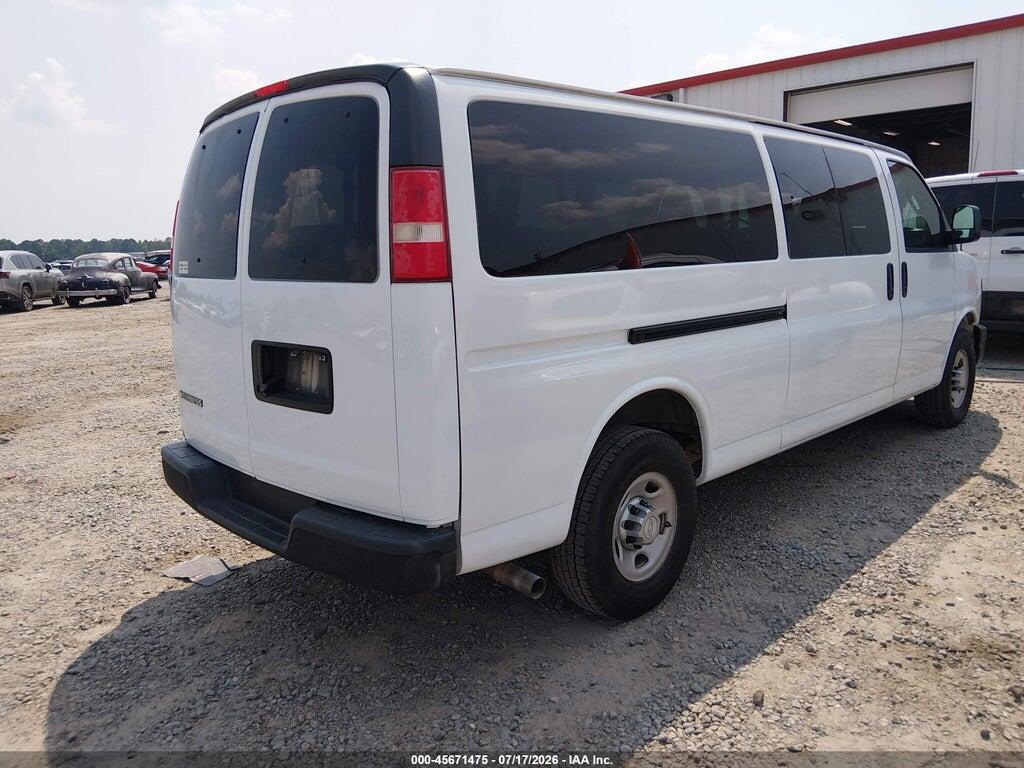 1GAZGNFGXH1294705 2017 CHEVROLET EXPRESS 3500 photo no. 4