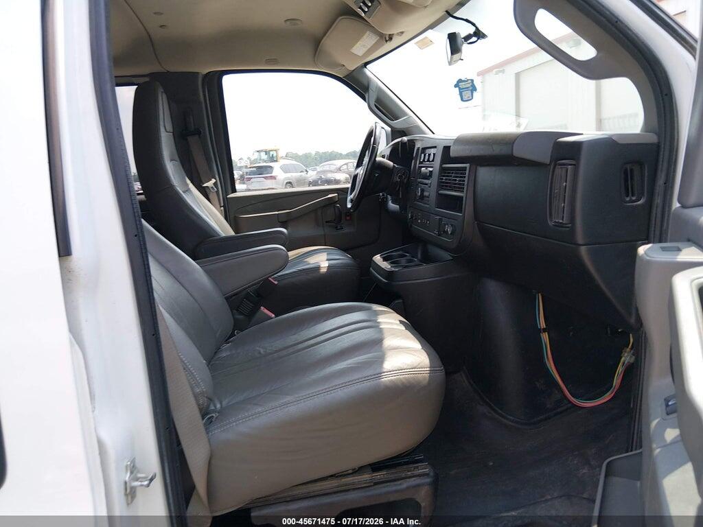 1GAZGNFGXH1294705 2017 CHEVROLET EXPRESS 3500 photo no. 5