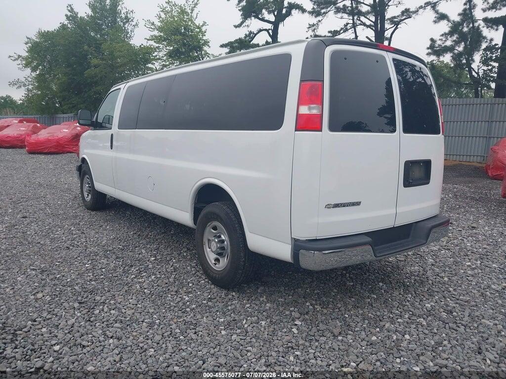1GAZGPFF2H1272622 2017 CHEVROLET EXPRESS 3500 photo no. 3