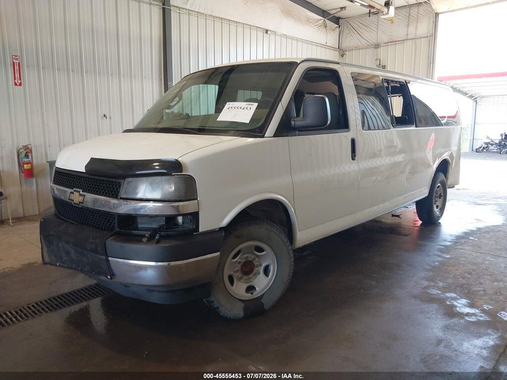 1GAZGPFG9H1275932 2017 CHEVROLET EXPRESS 3500 photo no. 2