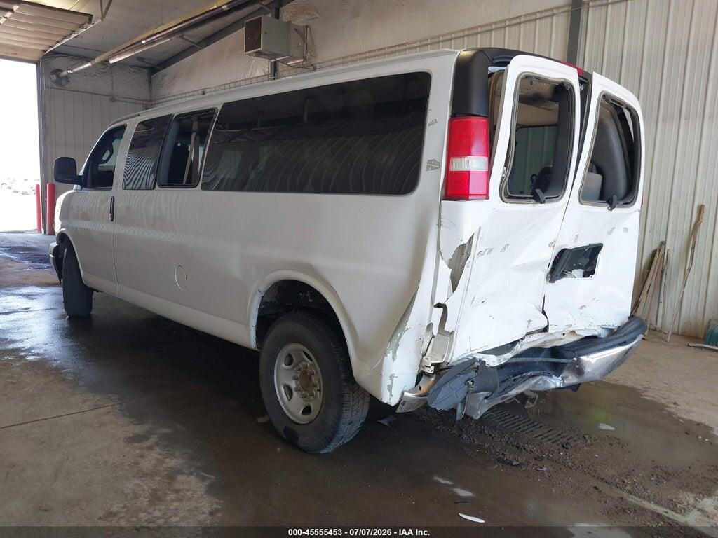 1GAZGPFG9H1275932 2017 CHEVROLET EXPRESS 3500 photo no. 3