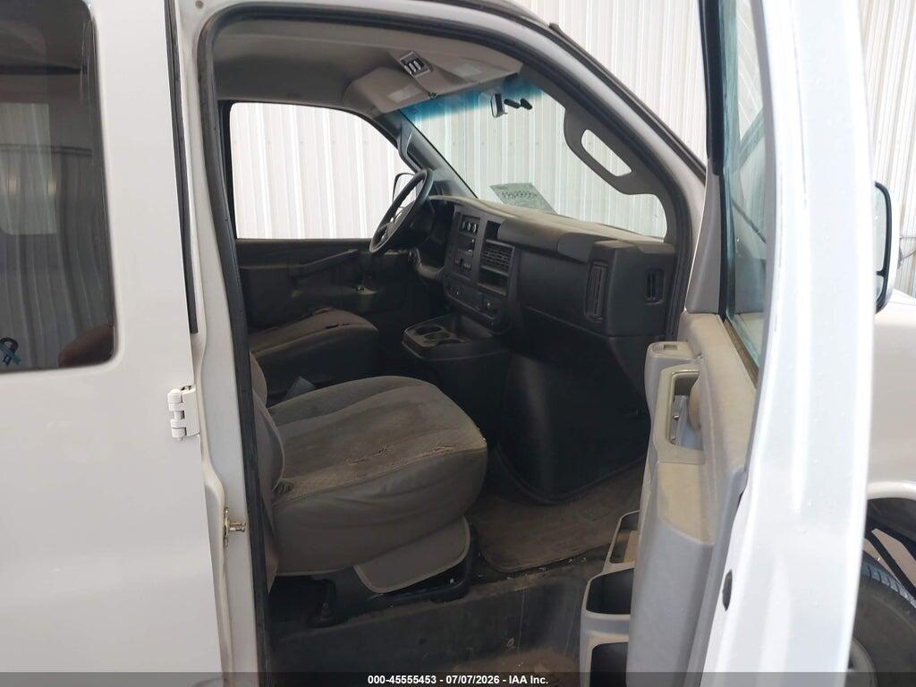 1GAZGPFG9H1275932 2017 CHEVROLET EXPRESS 3500 photo no. 5