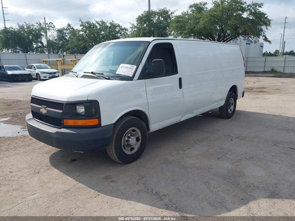 1GCWGBFF0H1217650 2017 CHEVROLET EXPRESS 2500 photo no. 2