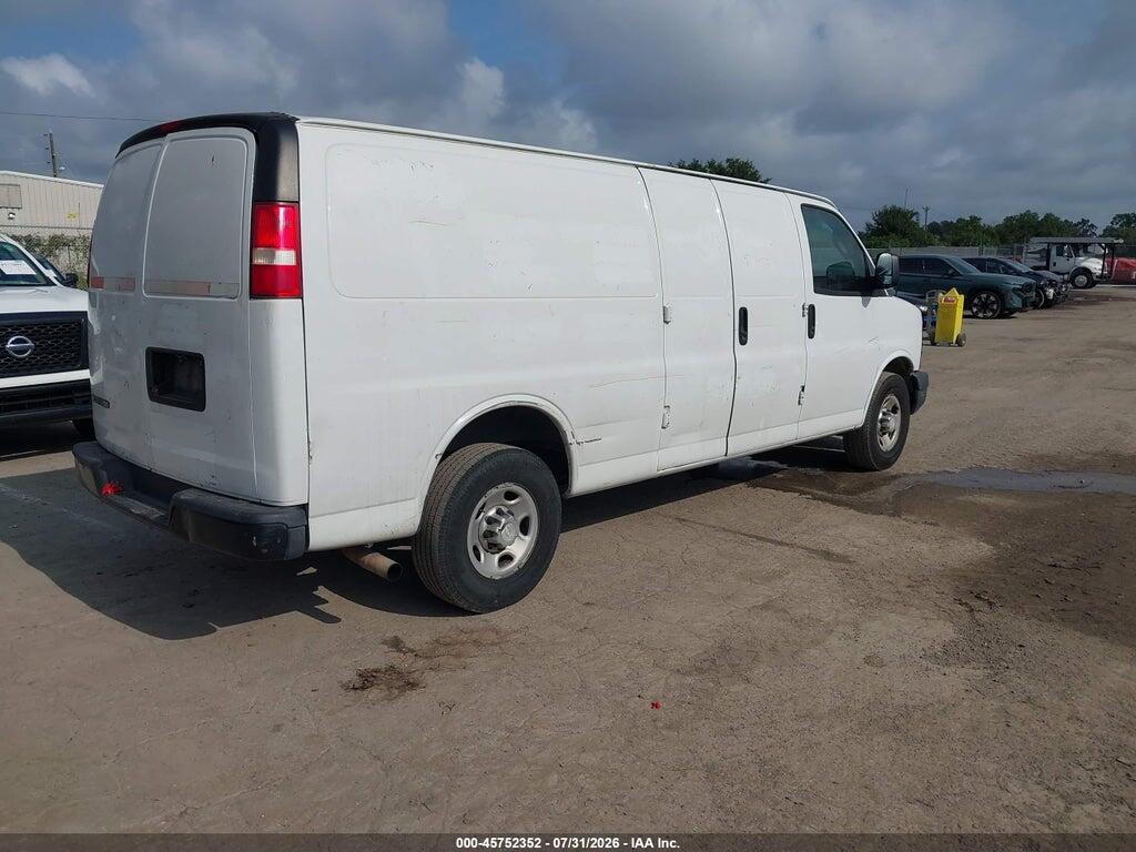 1GCWGBFF0H1217650 2017 CHEVROLET EXPRESS 2500 photo no. 4