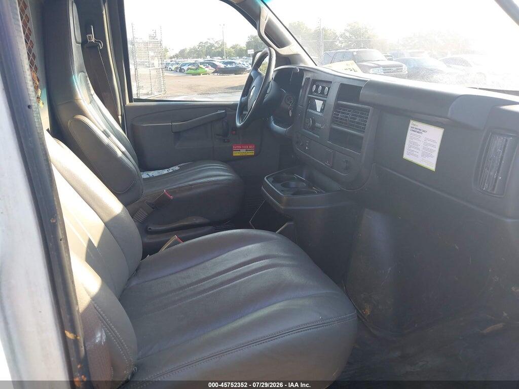 1GCWGBFF0H1217650 2017 CHEVROLET EXPRESS 2500 photo no. 5