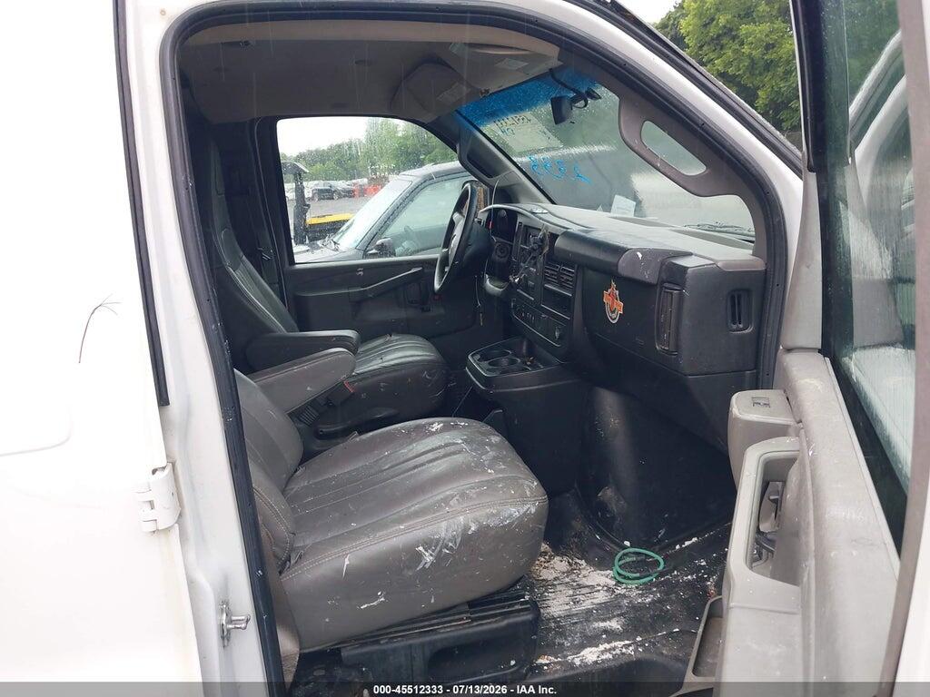 1GCWGBFP3K1168492 2019 CHEVROLET EXPRESS 2500 photo no. 5