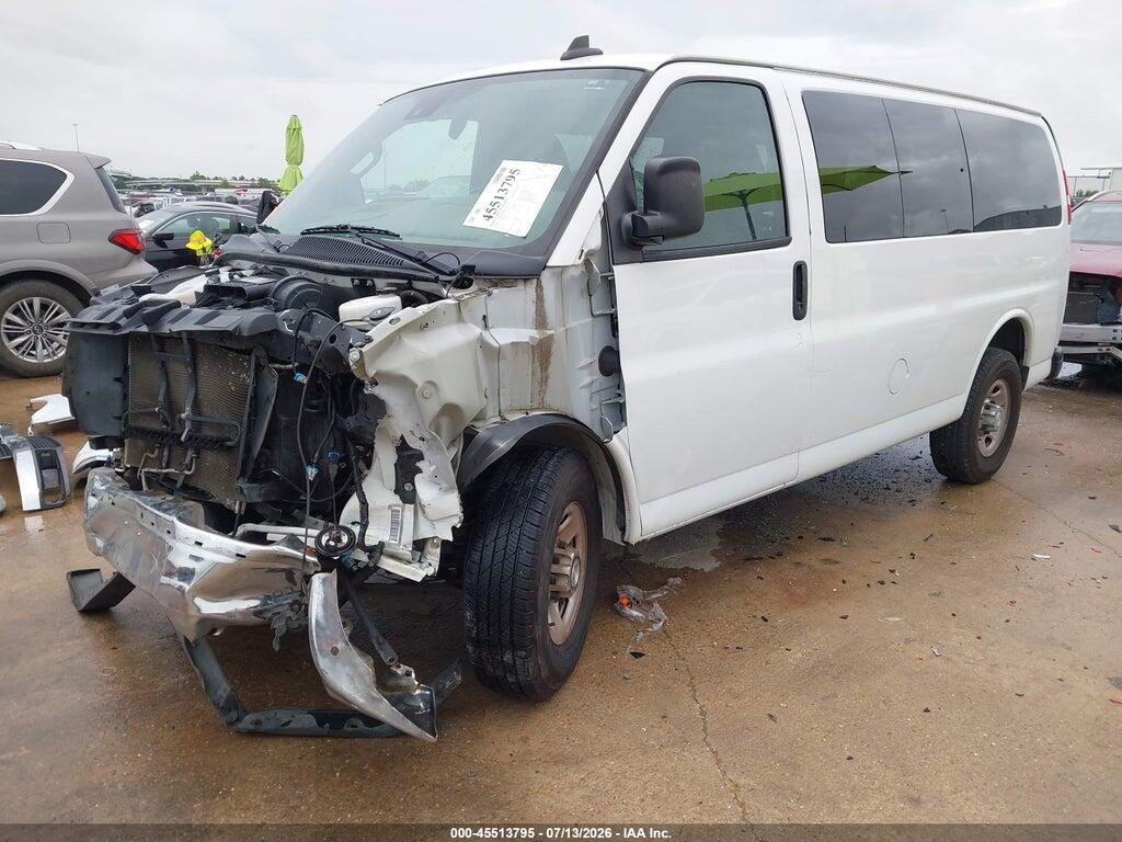 1GAWGFFG9K1193509 2019 CHEVROLET EXPRESS 2500 photo no. 2