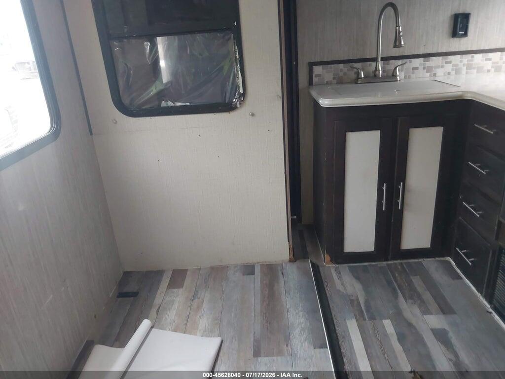 5RXAB2929J1361542 2018 CRUISER OTHER photo no. 8