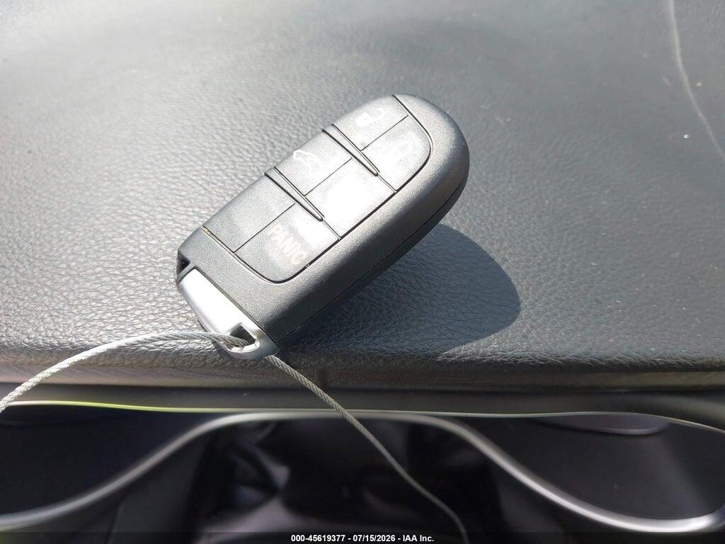 1C3CCCAB5GN133666 2016 CHRYSLER 200 photo no. 11