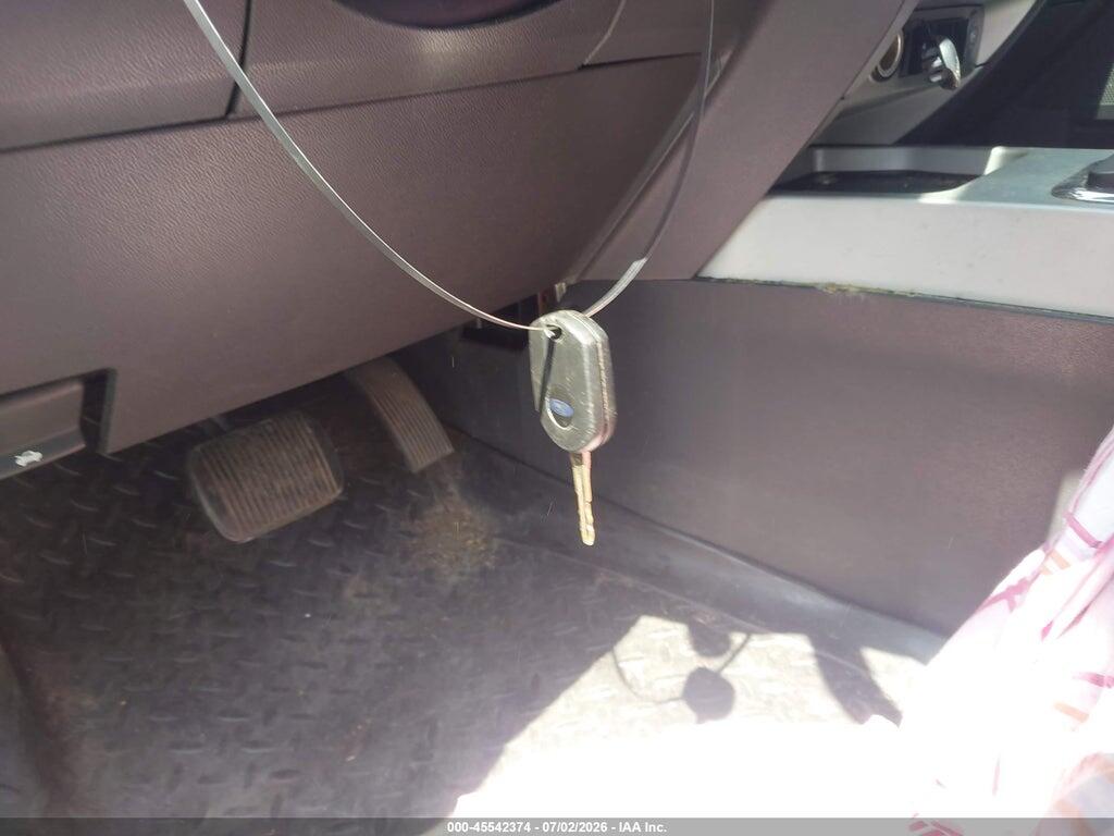 1FMCU03Z88KA85905 2008 FORD ESCAPE photo no. 11