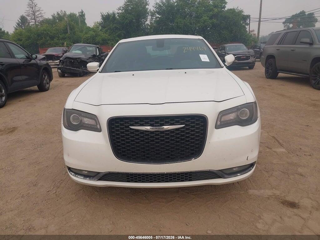 2C3CCAGGXGH244469 2016 CHRYSLER 300 photo no. 12