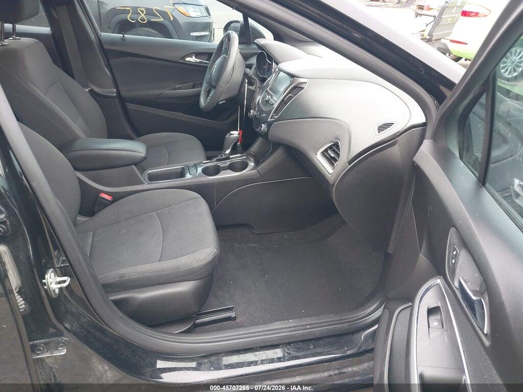 1G1BE5SM0J7106439 2018 CHEVROLET CRUZE photo no. 5