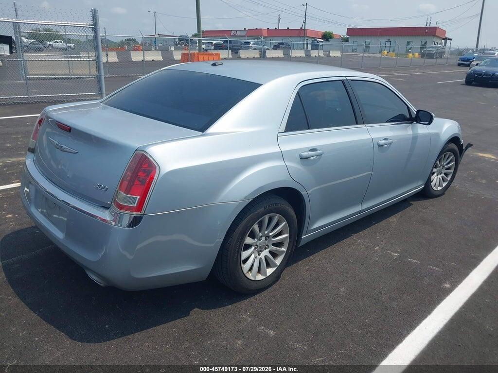 2C3CCAAG8DH703597 2013 CHRYSLER 300 photo no. 4