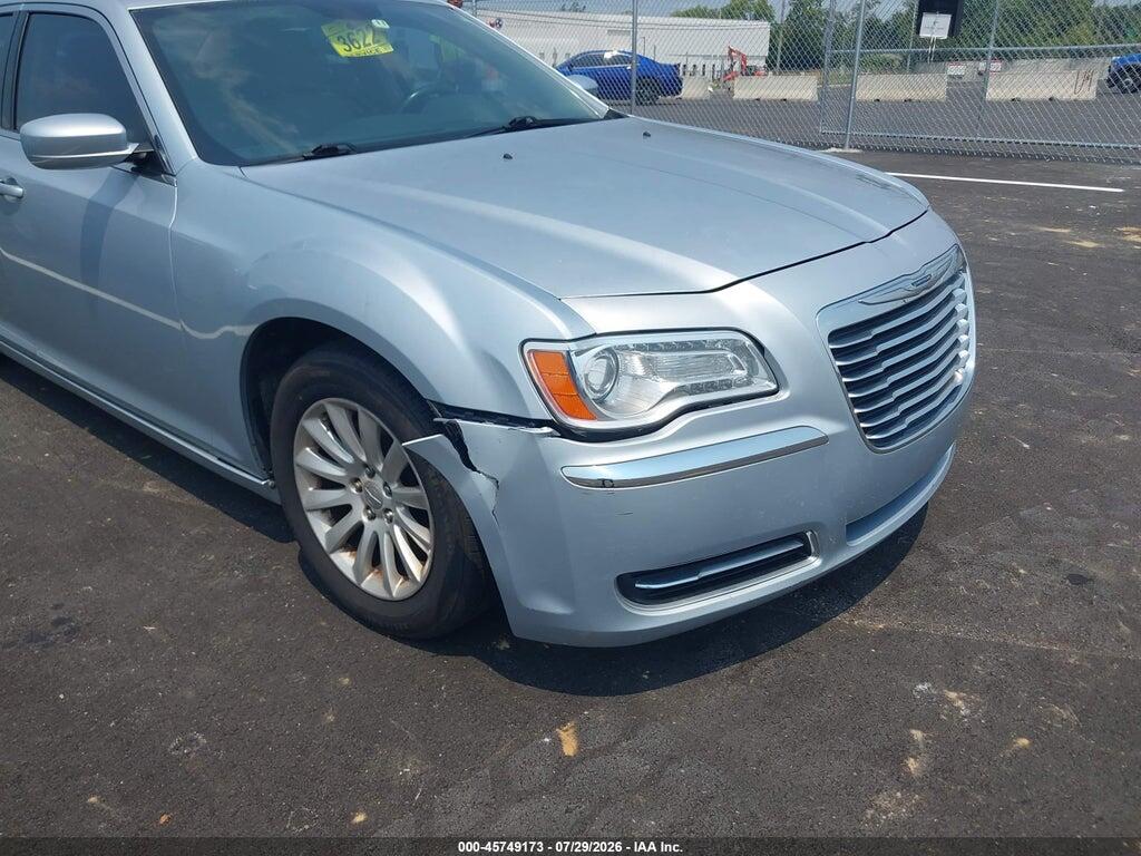 2C3CCAAG8DH703597 2013 CHRYSLER 300 photo no. 6
