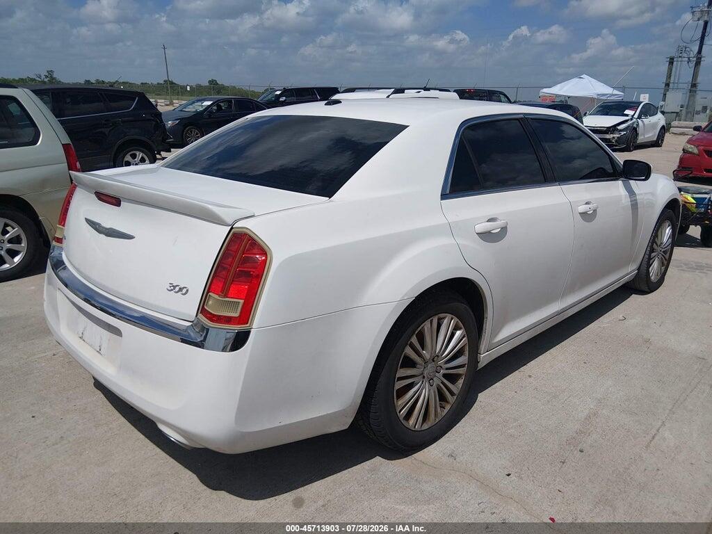 2C3CCARG3DH528132 2013 CHRYSLER 300 photo no. 4