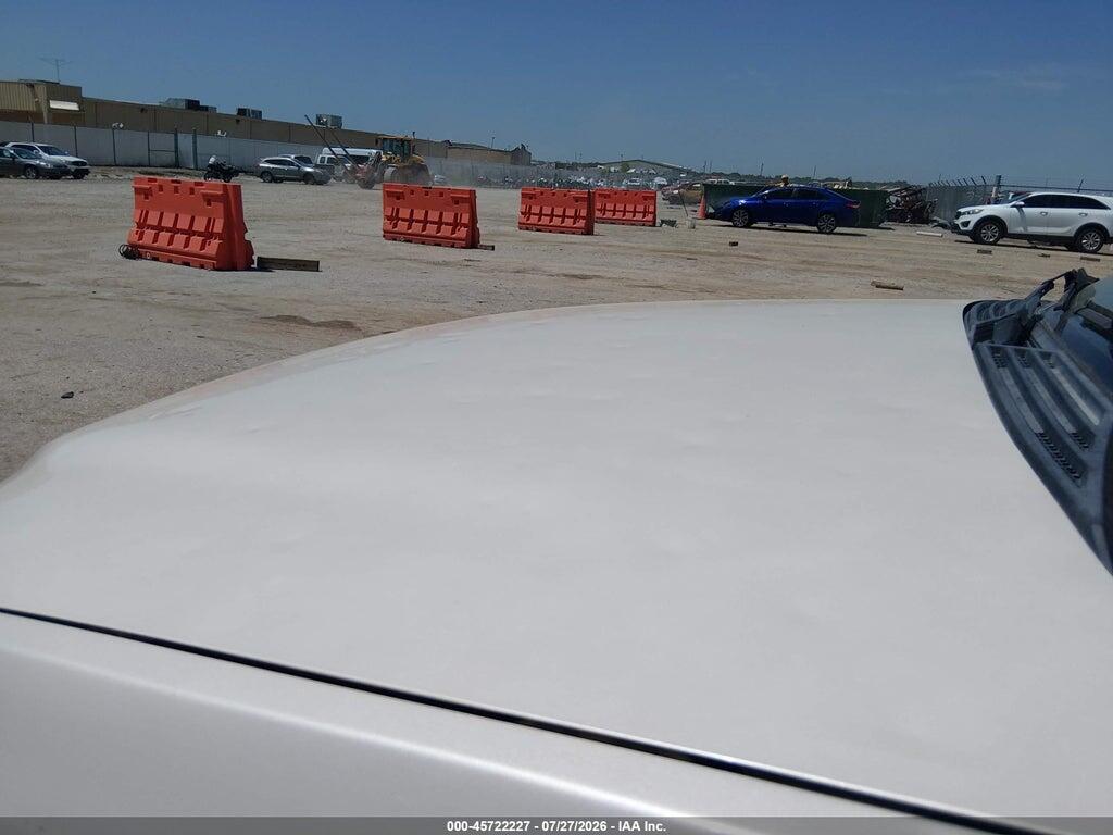 1GKUKKE33AR203623 2010 GMC YUKON XL 1500 photo no. 6