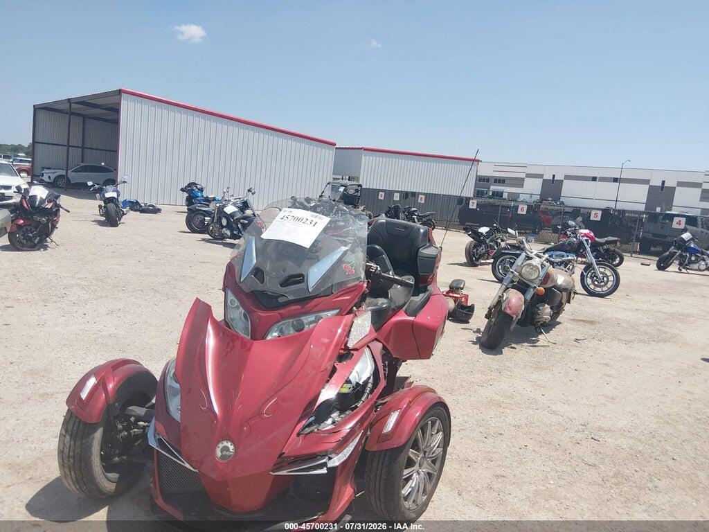 2BXNBDD25GV003521 2016 CAN-AM SPYDER ROADSTER photo no. 2