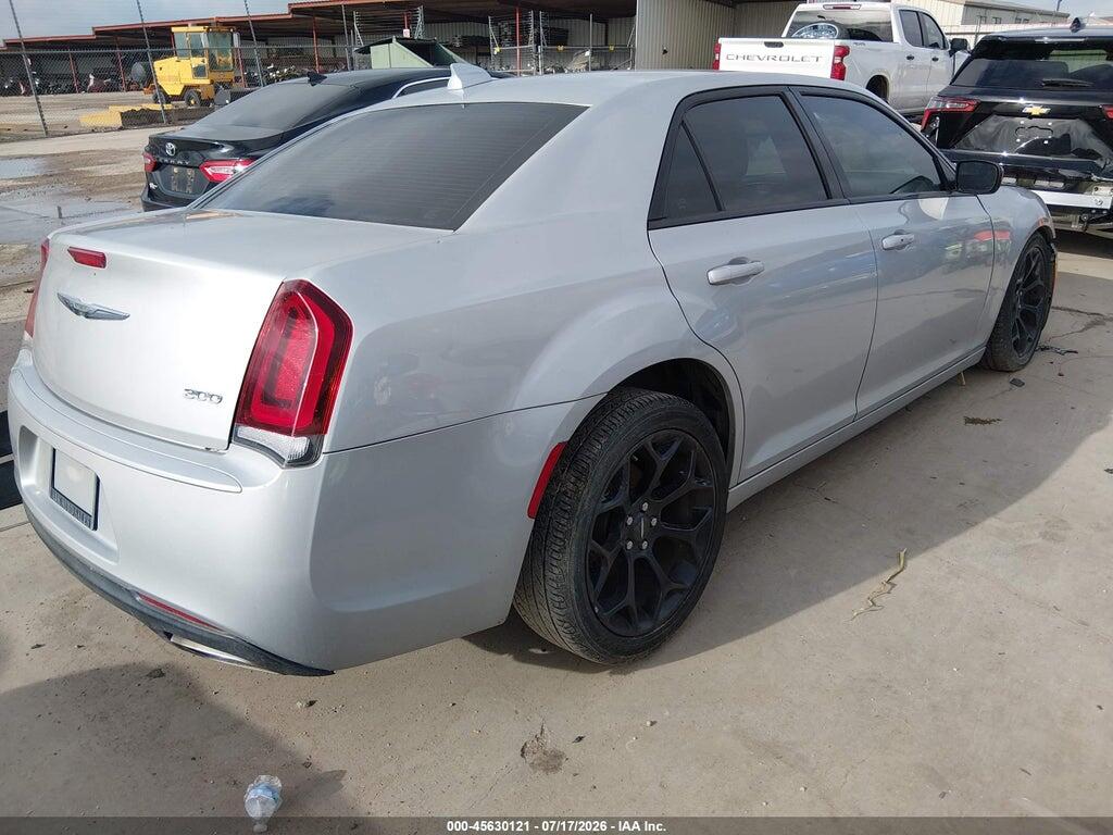 2C3CCAAG5KH610534 2019 CHRYSLER 300 photo no. 4