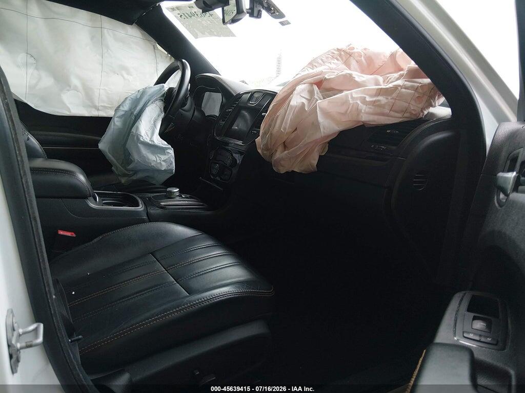 2C3CCABGXHH580082 2017 CHRYSLER 300 photo no. 5