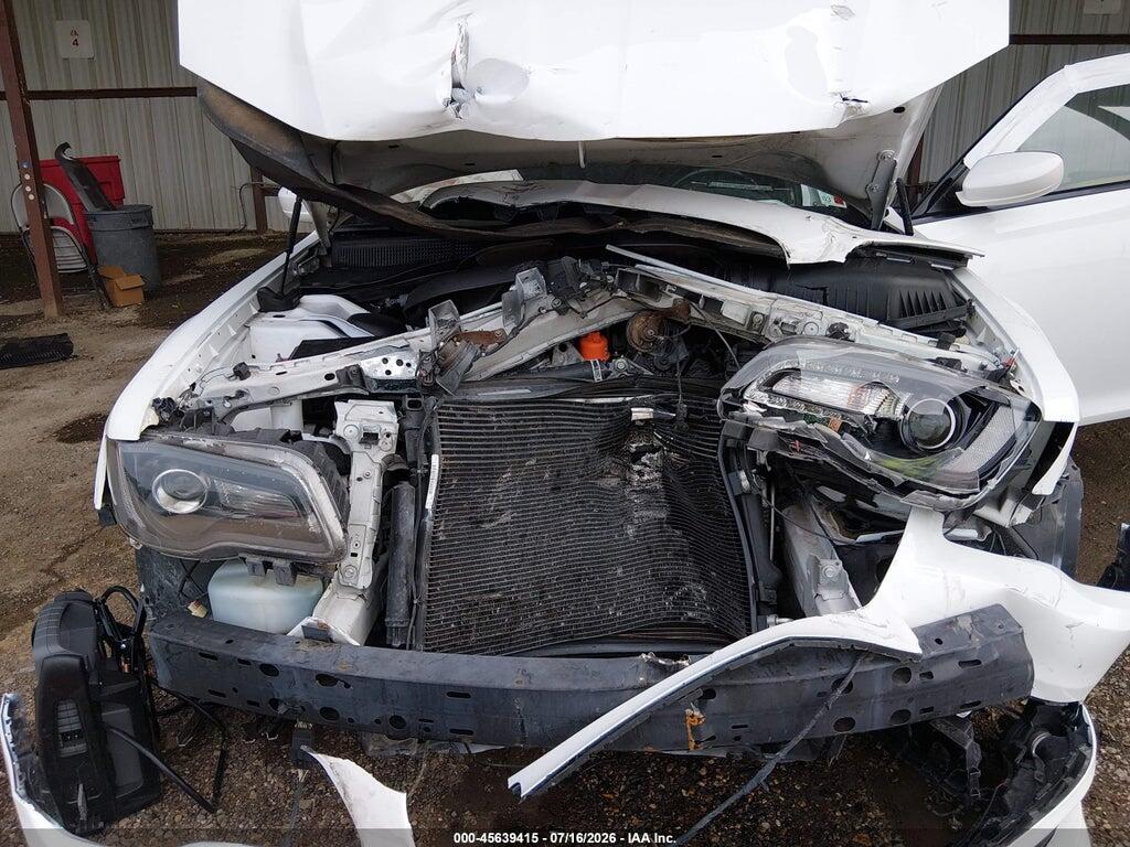 2C3CCABGXHH580082 2017 CHRYSLER 300 photo no. 6